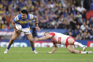 Leeds release prop Zane Tetevano to return to New Zealand after heart surgery