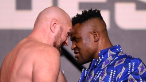 De La Hoya promises to quit boxing if Ngannou beats Fury