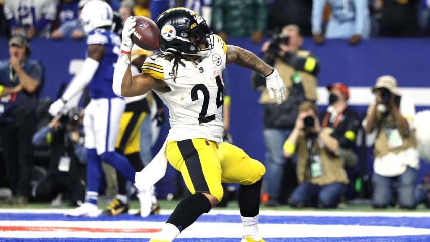 Steelers stave off Colts&#039; rally to dent faint playoffs hopes