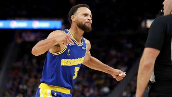 Kerr hails &#039;breath-taking&#039; Curry as Warriors halt the slide