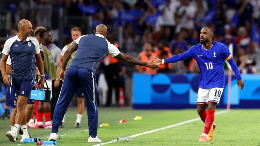 France 3-0 United States: Slow-starting hosts rally to opening Olympics win