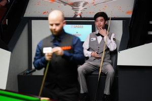 Si Jiahui continues to impress on Crucible debut as final comes into view
