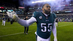 Graham decides to stay at the Eagles, signs one-year extension