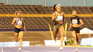 Thompson-Herah winning the 200m in Kingston on May 7