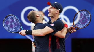 Murray and Evans through after thrilling first-round comeback