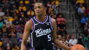 Fox scores 43 as Kings defeat Spurs for 5th straight win