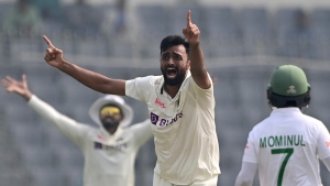 Unadkat ends 12-year Test exodus as India brush aside Bangladesh