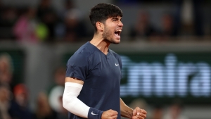 Alcaraz turns on the style to beat Korda at Roland Garros