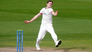 Lancashire bounce back well on thrilling first day against leaders Surrey