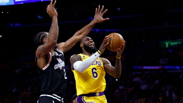 Lakers vs. Hornets Final Score: LeBron dominates in first win of