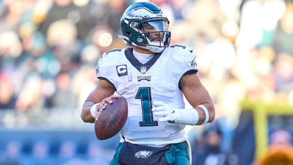 Eagles QB Jalen Hurts does best to protect sprained shoulder