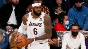 LeBron misses second straight Lakers game with ankle injury