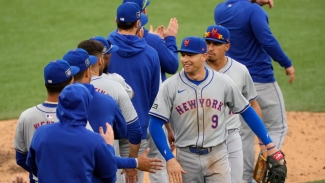 MLB: Mets rally, split with Phillies in London