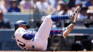 MLB: Dodgers star Betts breaks hand in win