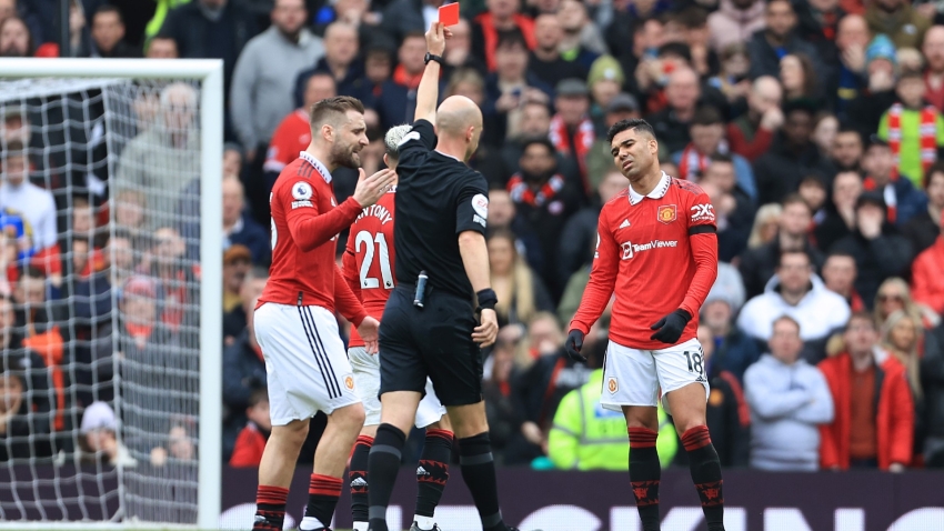 Manchester United 0-0 Southampton: Casemiro sees red as Saints claim point