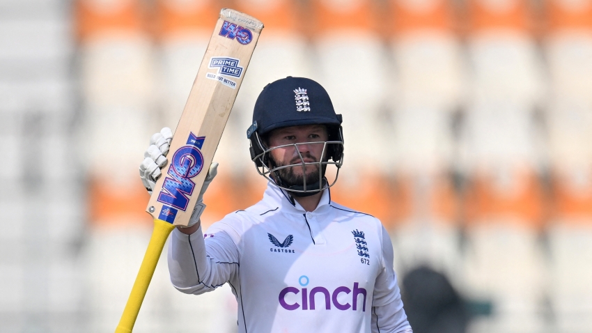 Duckett century overshadowed as Khan brings about England collapse