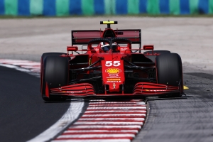 Ferrari driver Sainz wants &#039;debate&#039; over F1 car designs amid health concerns