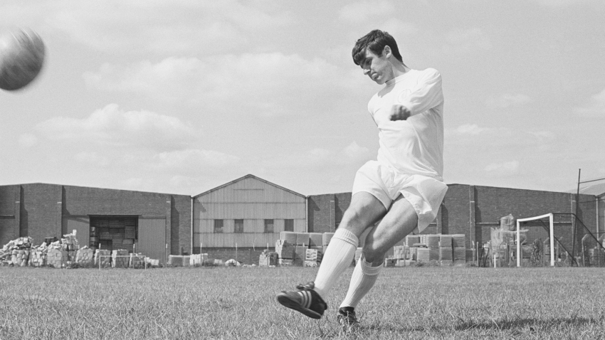 &#039;Legend&#039; Peter Lorimer dies: &#039;Another huge hole in the Leeds United family&#039;