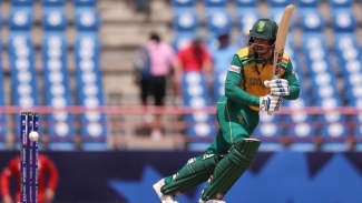 South Africa narrowly beat England to edge closer to World Cup semi-finals