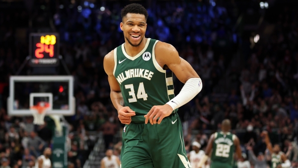 Antetokounmpo has third triple-double in four games as Bucks end Cavaliers&#039; streak