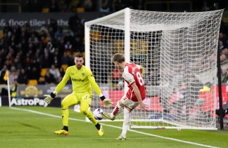 Arsenal return to top of Premier League with win at Wolves