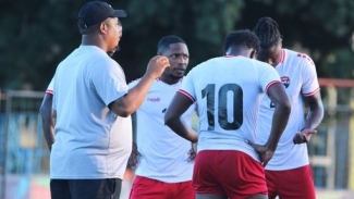 T&amp;T&#039;s interim Head coach Derek King (left) in discussion with members of the team.