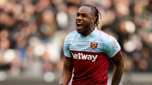 Antonio signs contract extension with West Ham