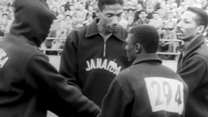 Les Laing (with back turned) is the third member of the famous mile relay team to have died. Arthur Wint (centre) and Herb McKenley (right) died in 1992 and 2007, respectively.