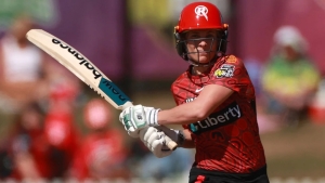 Molineux stars with 64 as Melbourne Renegades Women win second match in a row