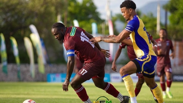 Chapelton Maroons and Harbour View in action.